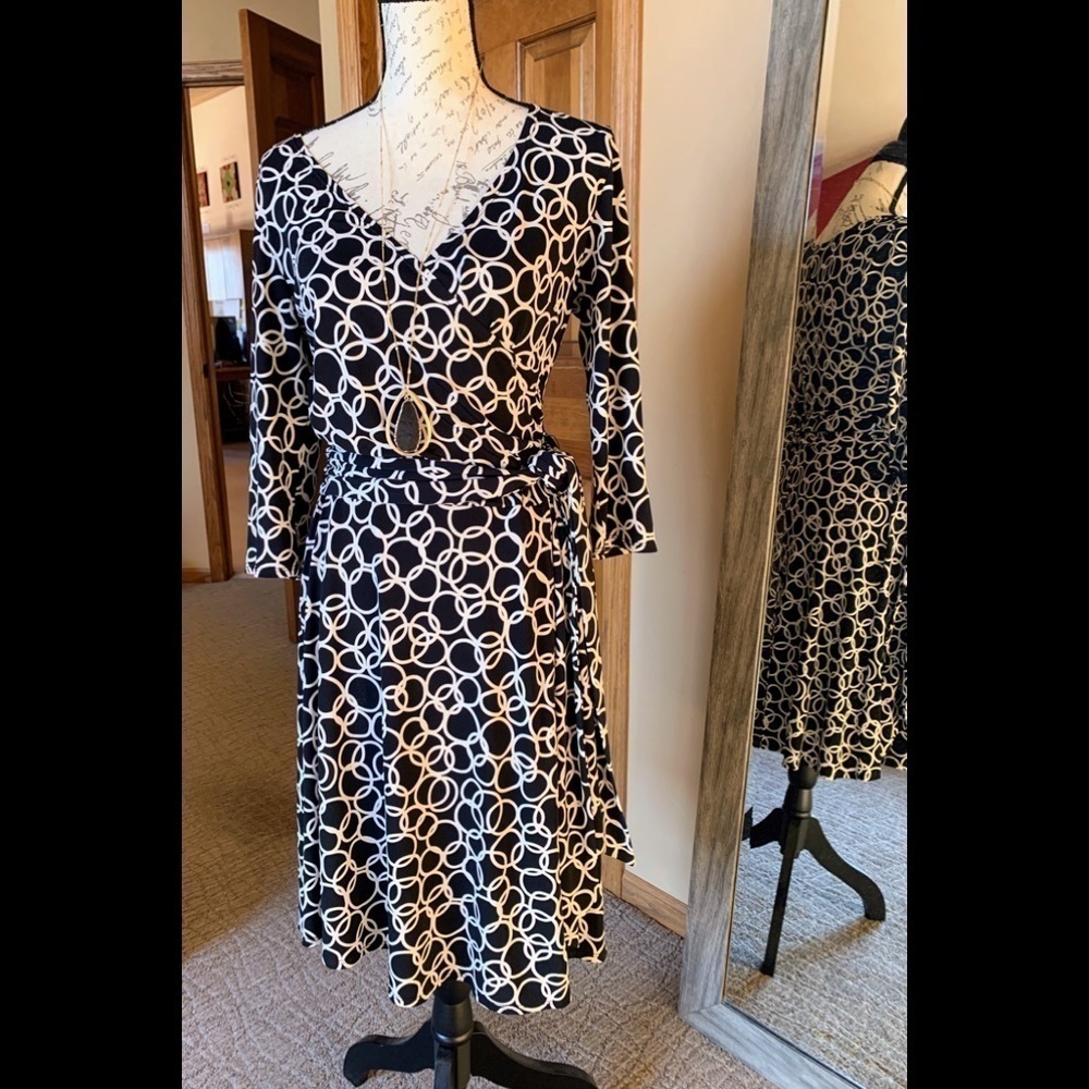Beautiful Black & White Geometric Pattern Faux Wrap Dress Size M
